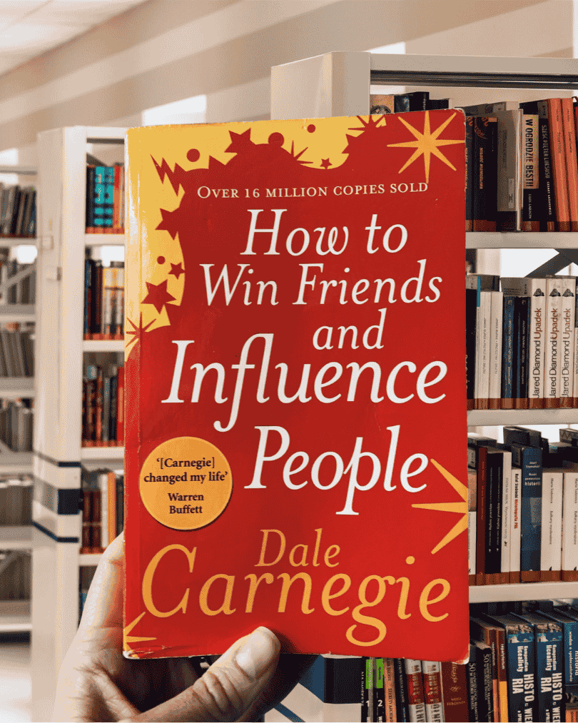 Cover of the book How to Win Friends and Influence People by Dale Carnegie