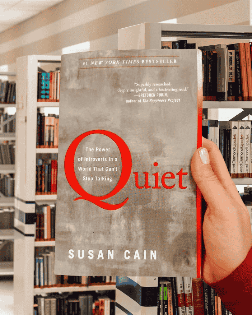 Book cover of "Quiet: The Power of Introverts in a World That Can't Stop Talking" by Susan Cain